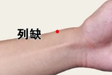 深秋寒邪伤人，御寒保暖，预防感冒