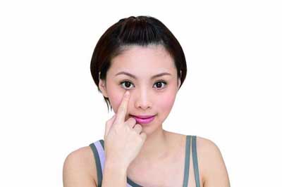 承泣穴位位置图 承泣穴位位置图