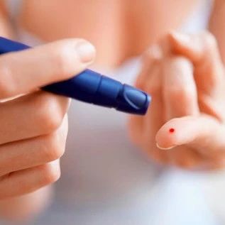 “肾阴不足”是糖尿病发生的根本原因，按揉这个穴位防止血糖升高