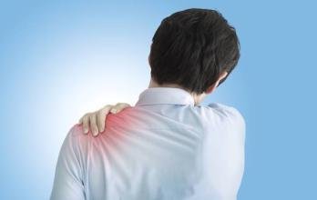 肩周炎，抬手都困难，早晚按揉1个穴位，理气止痛，舒筋活络